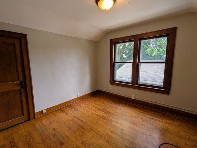 Building Photo - 818 Woodbine Ave