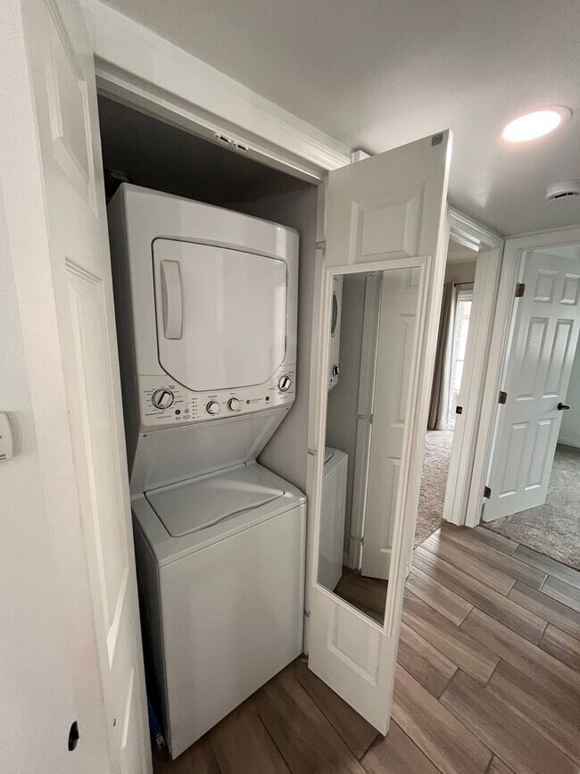 Building Photo - M76 - Rego