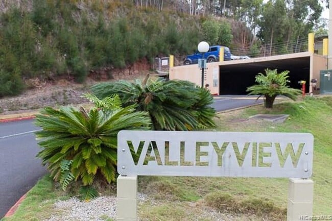 Building Photo - 2br 1bath 2pkg unit at Valleyview Melemanu!