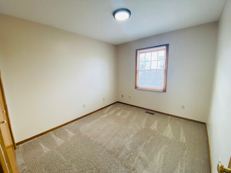 Building Photo - 7491 Shisler St NE