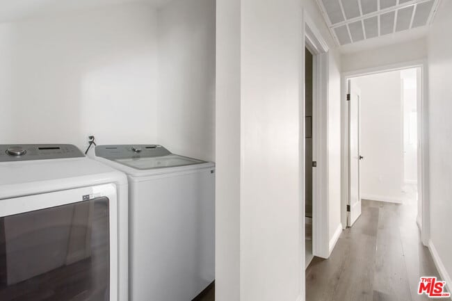 Building Photo - 1460 W 22nd St