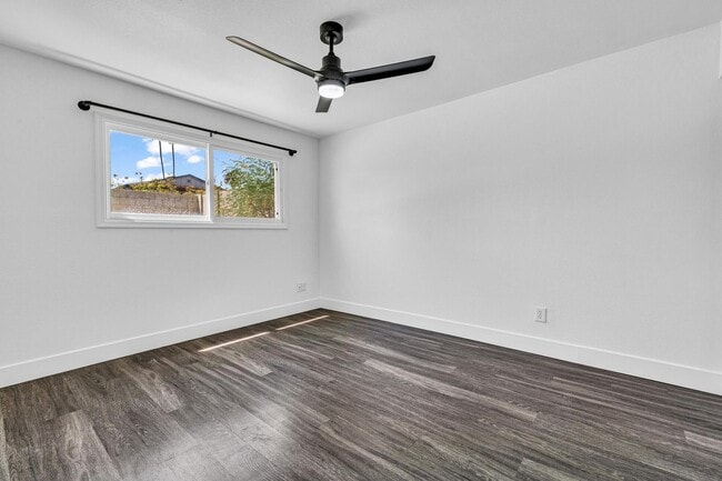 Building Photo - 6 bed/ 3.5 bath