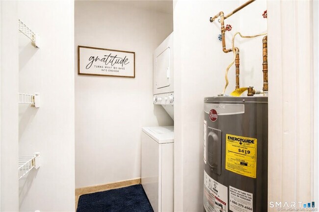 Building Photo - 2289 Bedford St