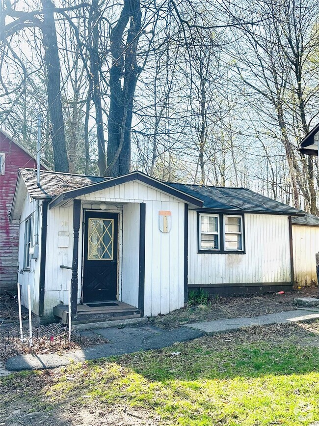 Building Photo - 10 Cottage St Ext