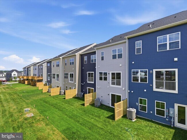 Building Photo - 124 SWANSONG Pl