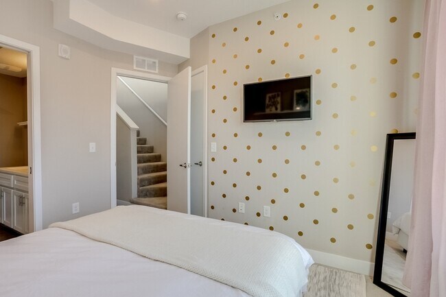 Building Photo - 2426 Welton St