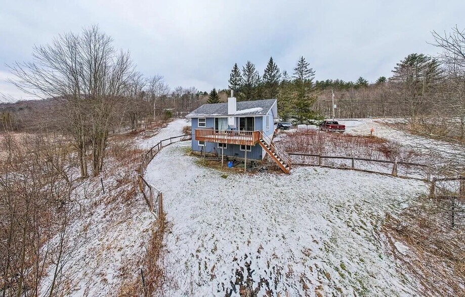 Building Photo - 832 VT-15