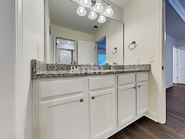 Building Photo - 157 Blackstone Dr