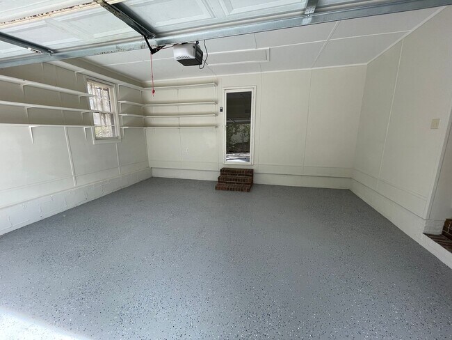 Building Photo - Renovated 3/2.5 House in Chieftain Hills- ...