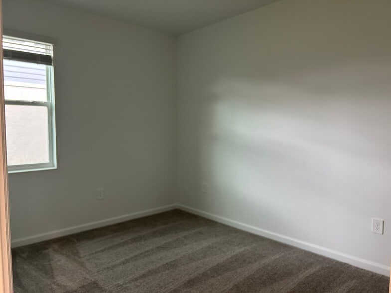 Building Photo - 2147 Sweet Honey Ln