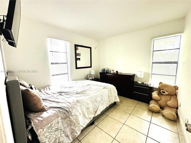 Building Photo - 3037 NW 118th Dr