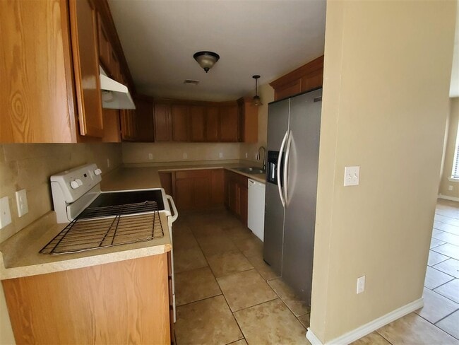 Building Photo - 2611 NW Pollard Ave