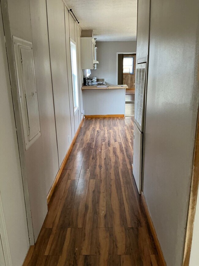 Building Photo - 131 Crescent Ln