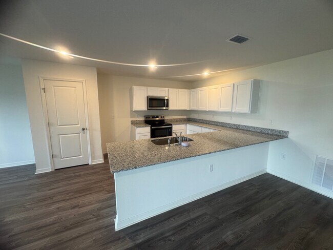 Building Photo - 1848 Grand Ridge St