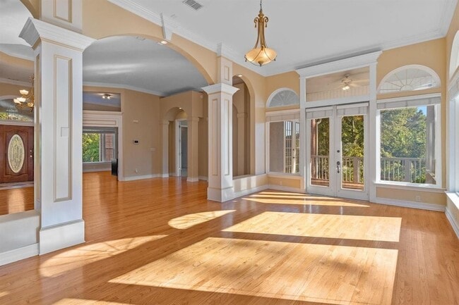 Building Photo - 8846 Glen Abby Dr