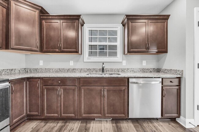 Building Photo - 843 Crestone Ln