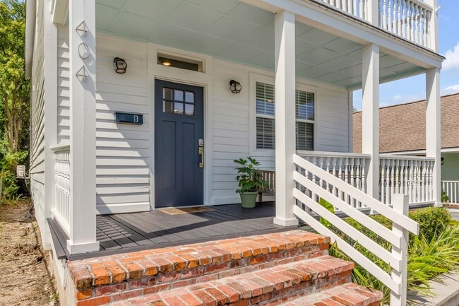 Building Photo - Fully Furnished Downtown Rental