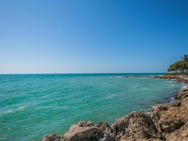 Building Photo - 7647 Sanderling Rd