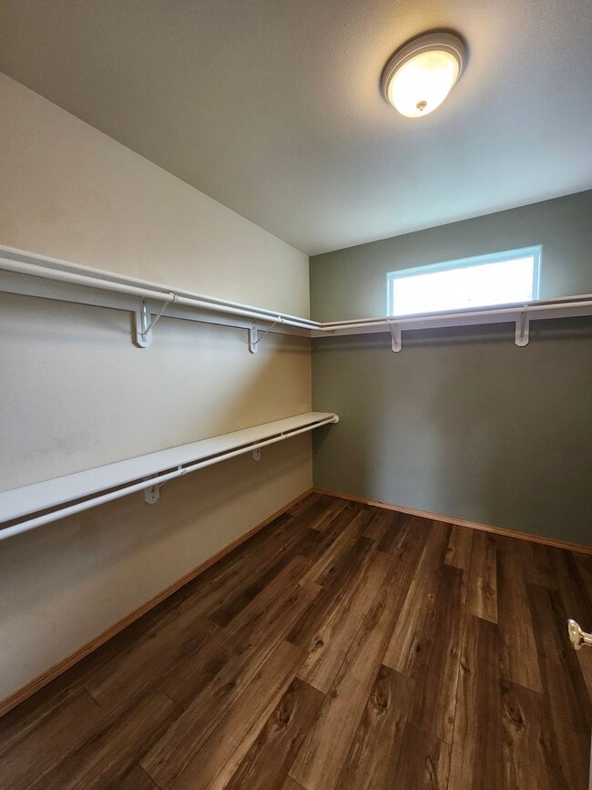 Building Photo - Stunning S. Richland Home- Home Office, Soaking Tub in Primary Suite Bathroom