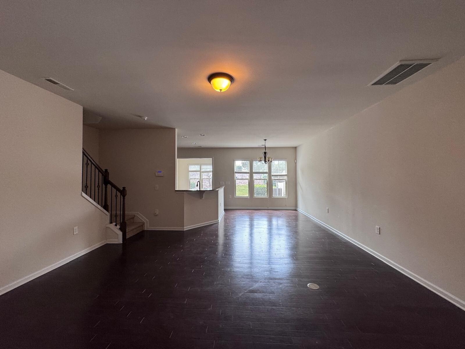 Building Photo - 628 Denhoff Dr