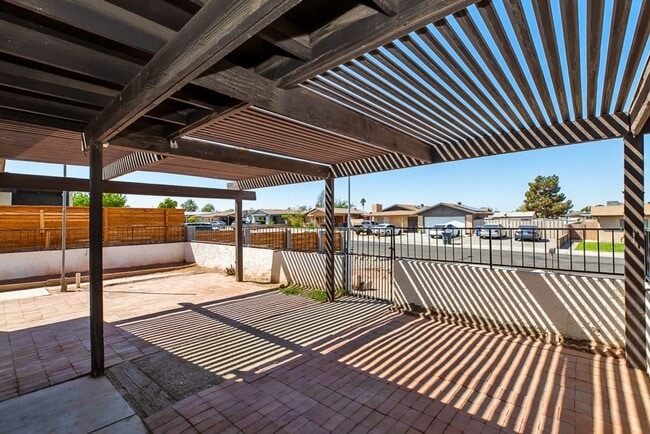 Building Photo - Rental Availalble
