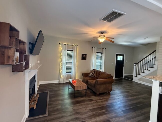 Building Photo - Welcome to Williamsburg Plantation!