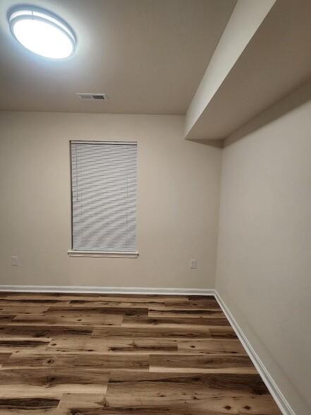 Building Photo - 9266 Chapman Oak Dr