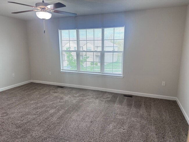 Building Photo - 3 Bed | 2.5 Bath | 2 Car Garage Townhome in Grain Valley w/ Special