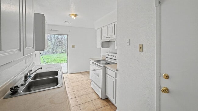 Building Photo - 130 Astoria Dr