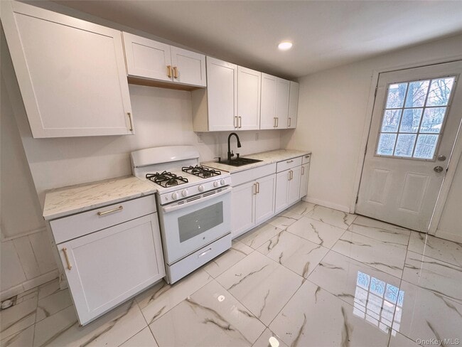 Building Photo - 146 NY-284