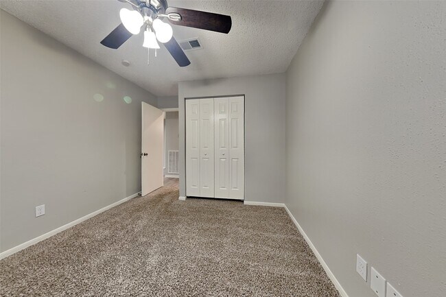 Building Photo - 79 Rockridge Dr
