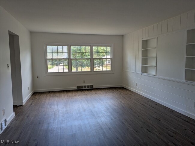 Building Photo - 602 Longmere Dr