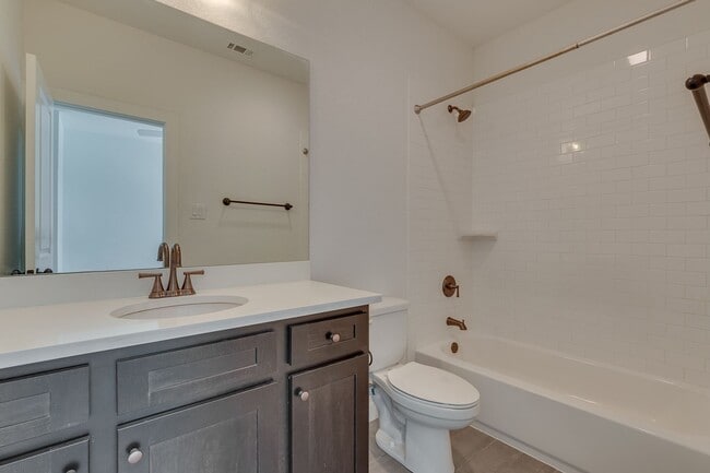 Building Photo - ** MOVE IN SUMMER July 30th 2027 * $6500 ** 5-Bed 5.5 Bath 6 Minute Walk to TCU Campus