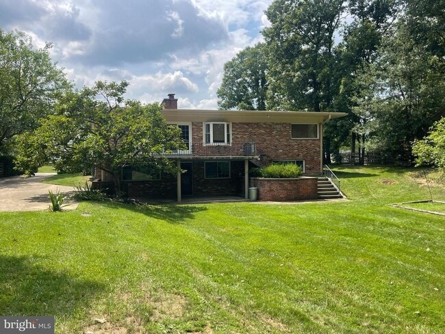 Building Photo - 3909 Pineland St
