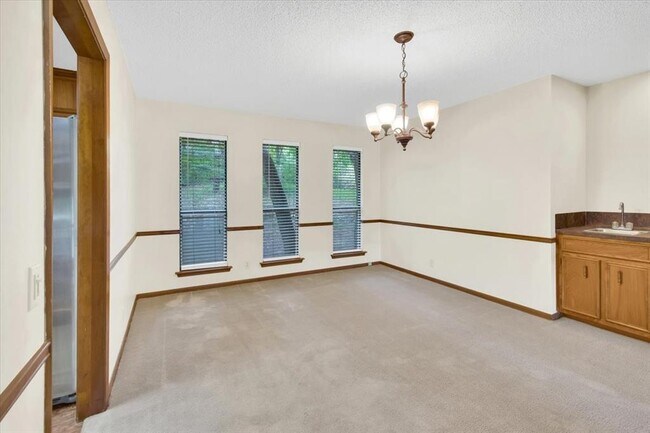 Building Photo - 2015 Mistywood Dr