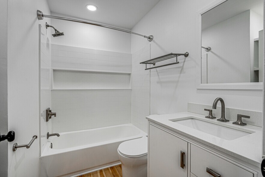 Building Photo - 5317 Ashlawn Dr