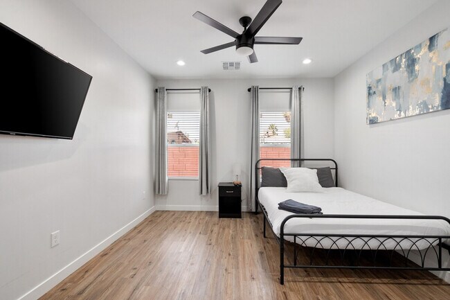 Building Photo - 3806 E Polk St