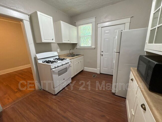 Building Photo - 1110 Troupe St