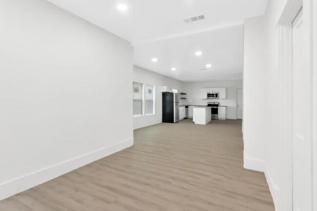 Building Photo - 2105 Walnut St