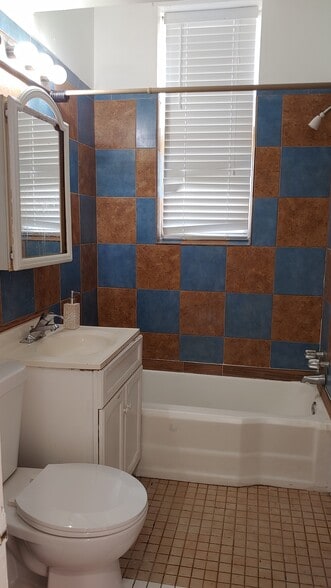 Building Photo - 1720 W 76th St