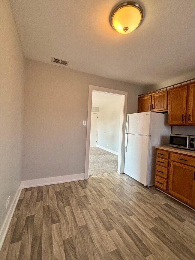 Building Photo - 14949 Lake View Dr