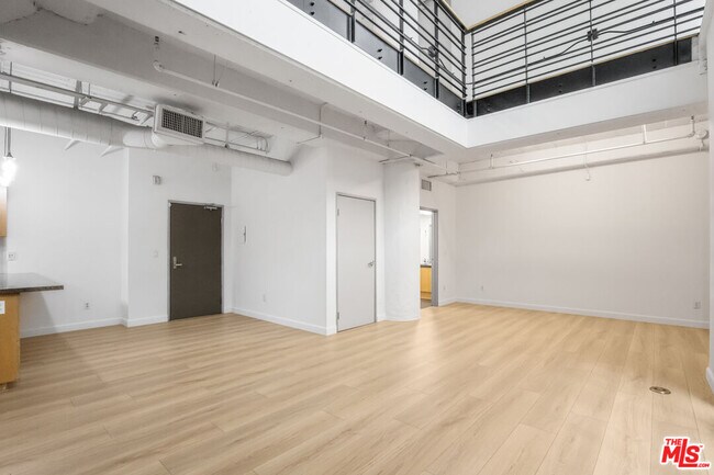 Building Photo - 330 W 11th St