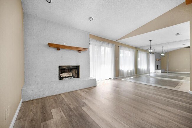 Building Photo - 105 Quail Run