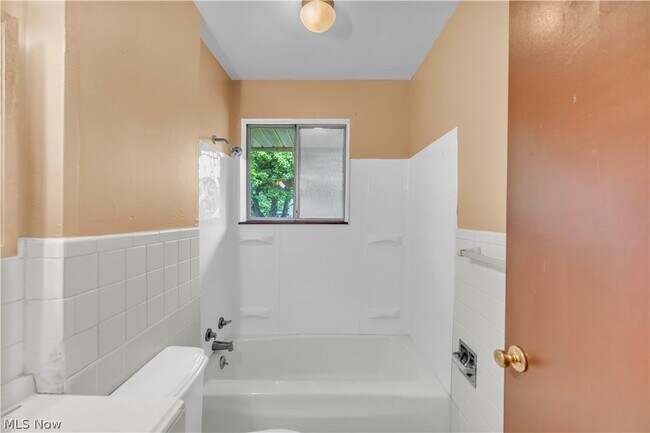 Building Photo - 1143 Santee Ave