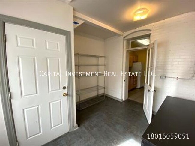 Building Photo - 470 E 300 S