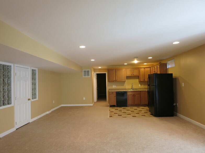 Kitchen - 8400 Hessian Hill Ct