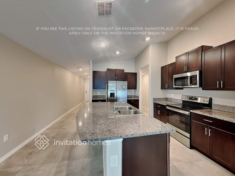 Building Photo - 2219 Treesdale Ave