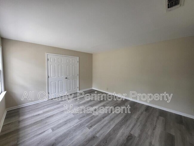 Building Photo - 4226 Robinson Cir