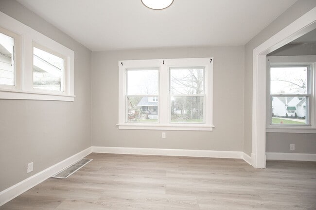Building Photo - 3-BED, 1 BATH BEAUTIFUL SINGLE- FAMILY HOME IN MAPLE HEIGHTS!