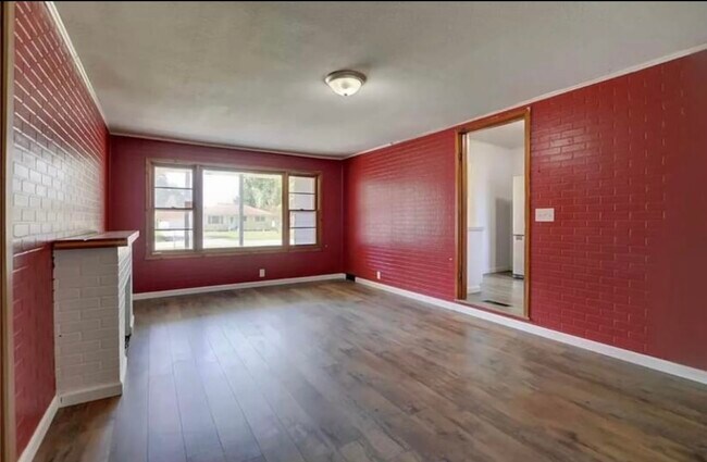 Building Photo - Lincoln Ave